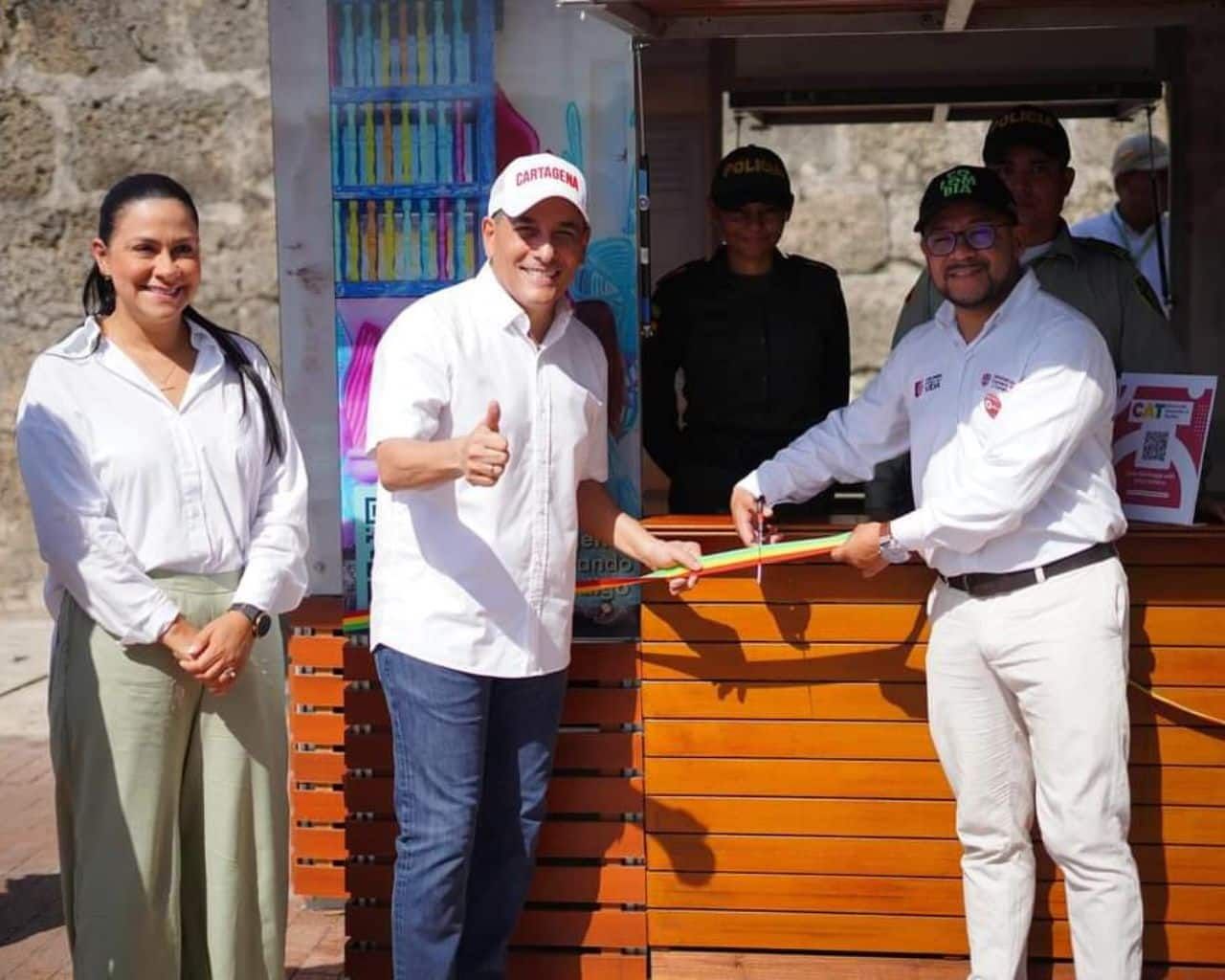 Dumek Turbay con un CATS