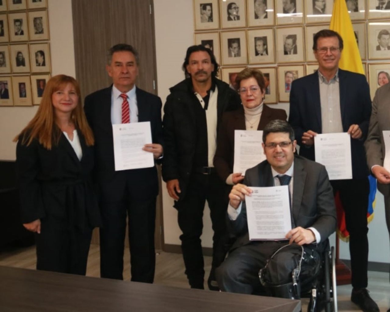 Ministra de trabajo y líderes de centrales obreras