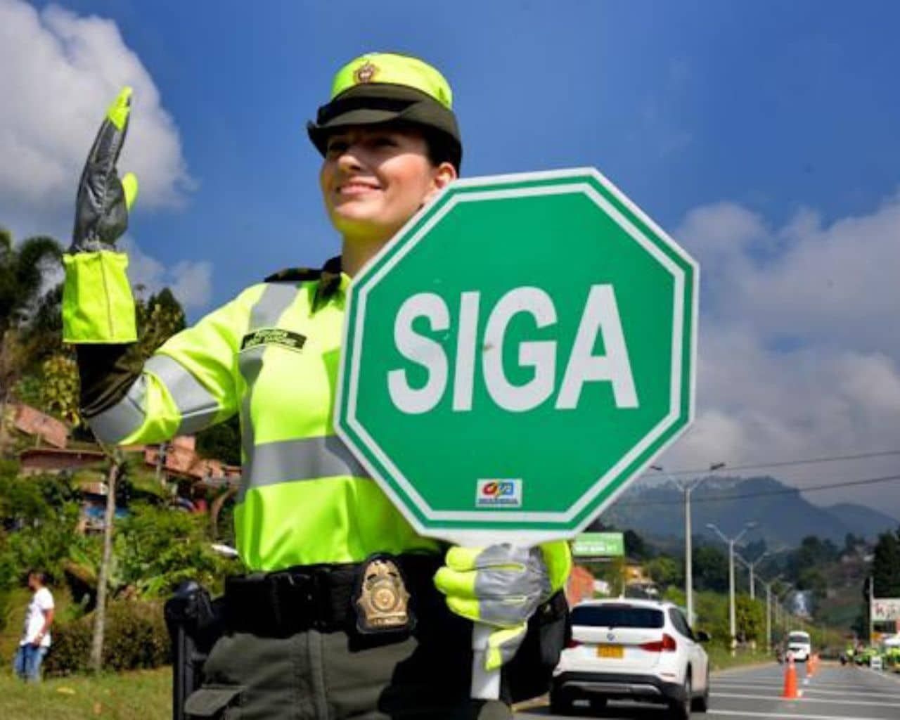 Policía de tránsito en vía