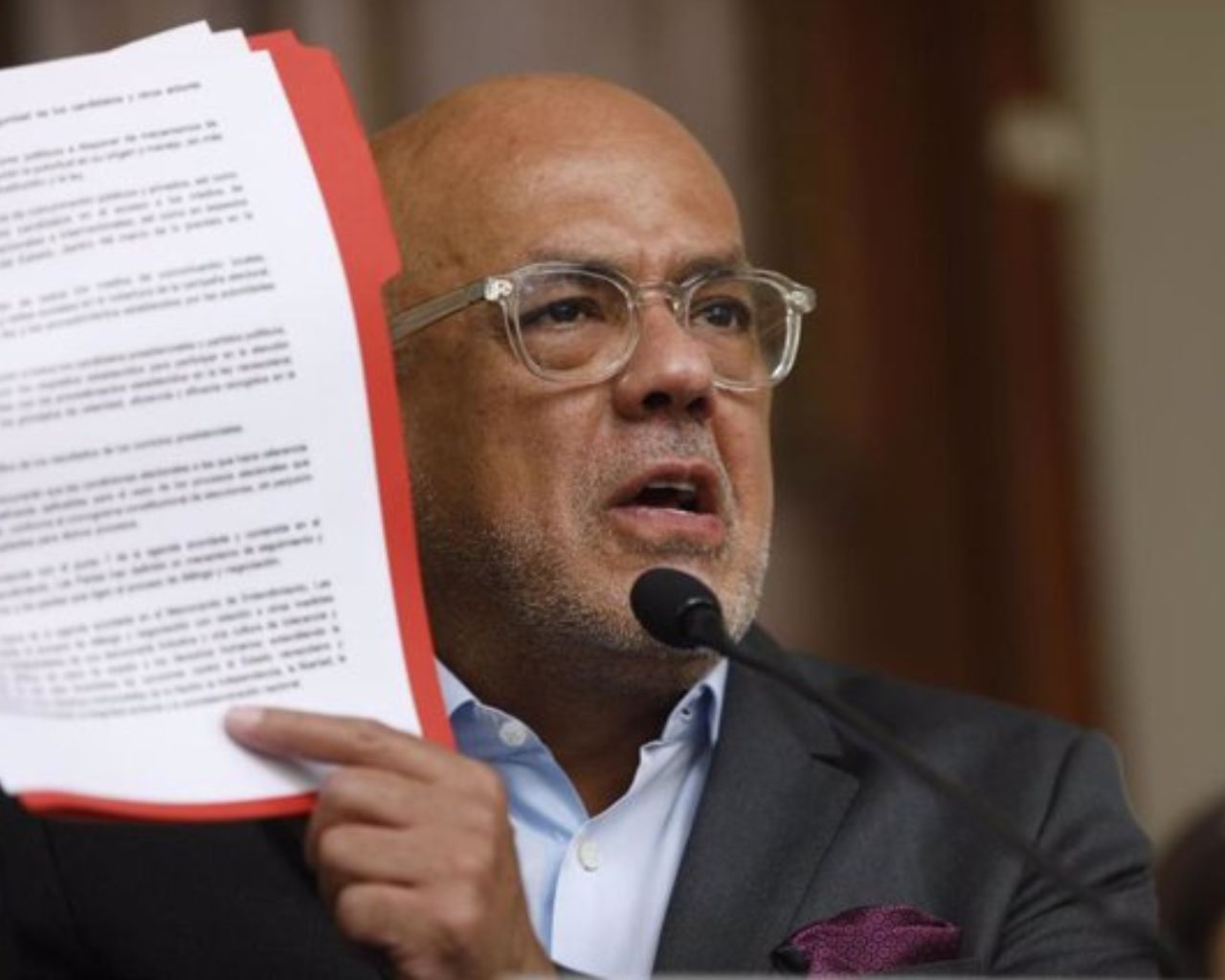 El presidente de la Asamblea Nacional de Venezuela, Jorge Rodríguez, ha presentado este martes supuestas pruebas del presunto "fraude" en las elecciones primarias de la oposición, celebradas el pasado 22 de octubre y en las que se impuso la exdiputada María Corina.