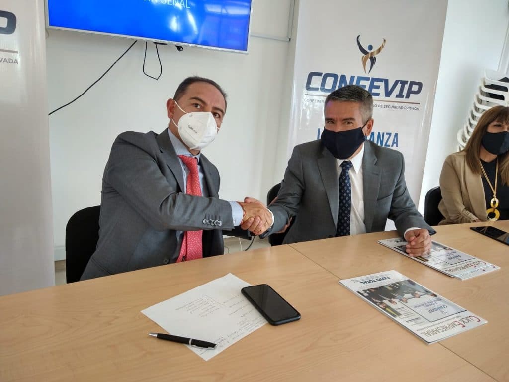 Firma del convenio entre Confevip y Comfacundi