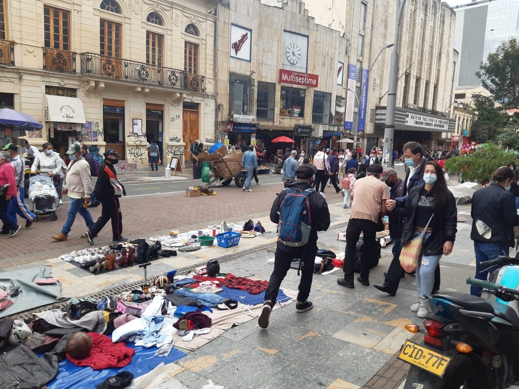 La zona peatonal de la Carrera Séptima en Bogotá, ¿territorio sin Dios ni  ley? | Confidencial Colombia