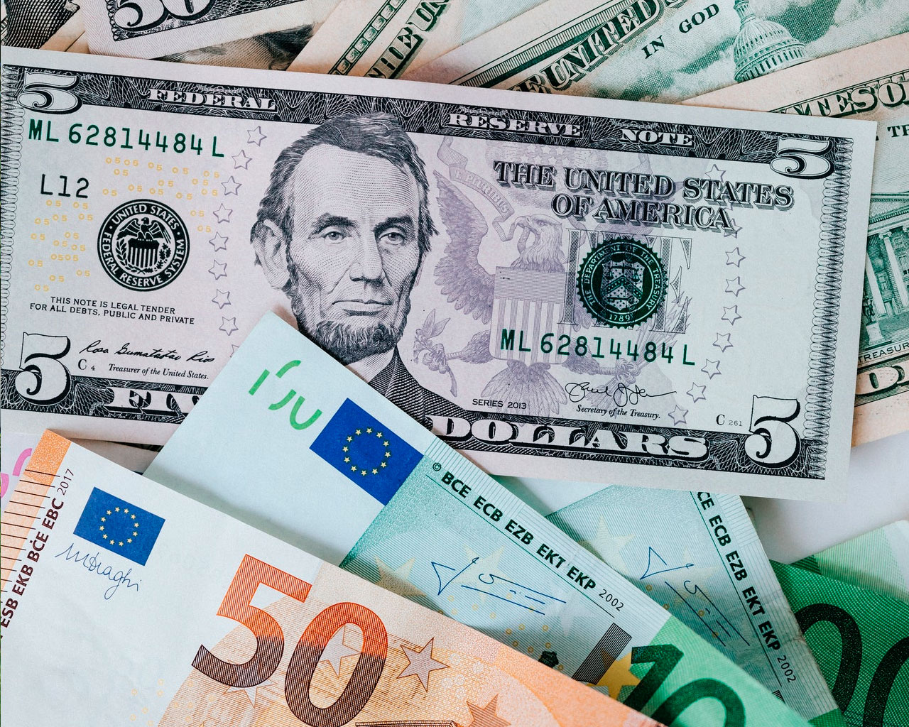 Dólar y Euro / Imagen de referencia
