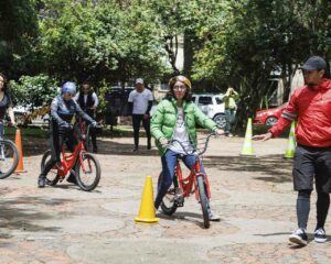 En las Manzanas miles de mujeres han aprendido a montar Bici