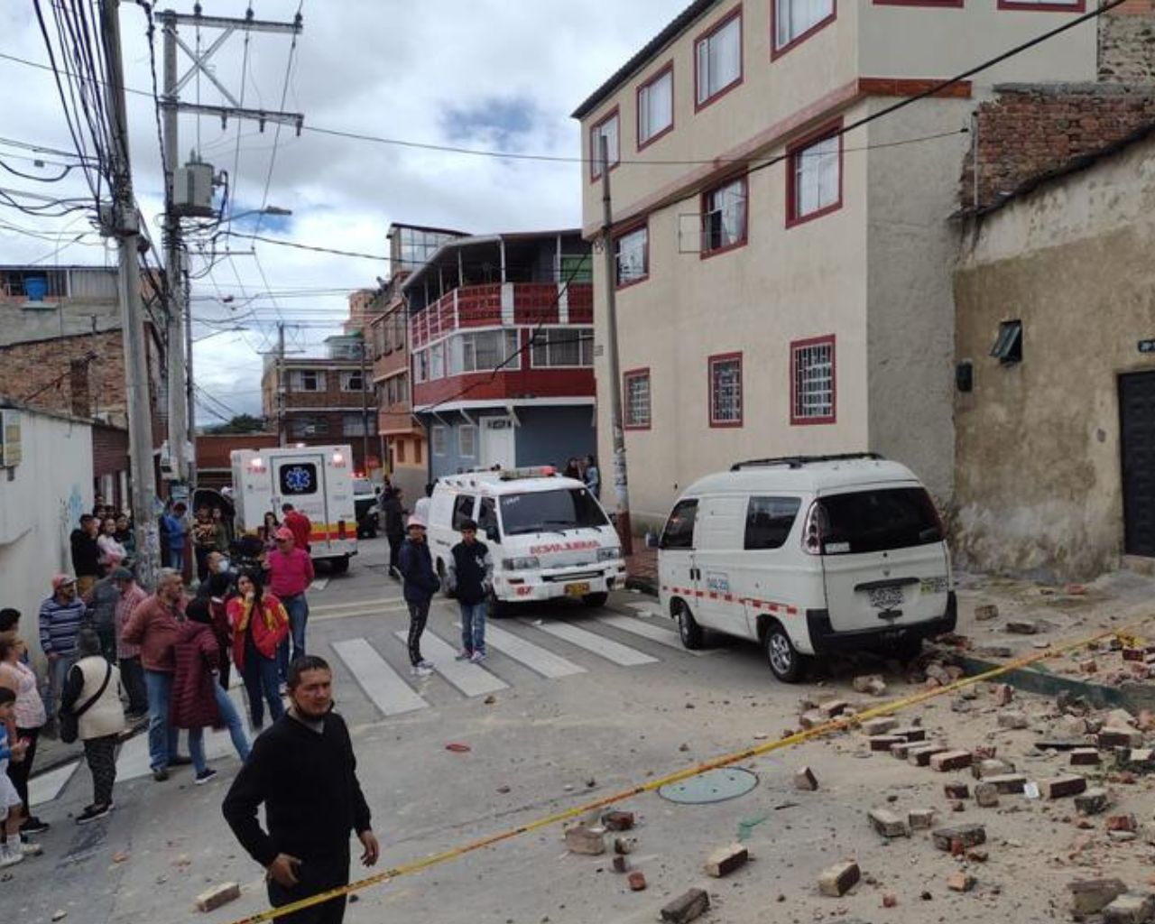Tres personas heridas por explosión de tubería de gas en San Cristóbal |  Confidencial Colombia