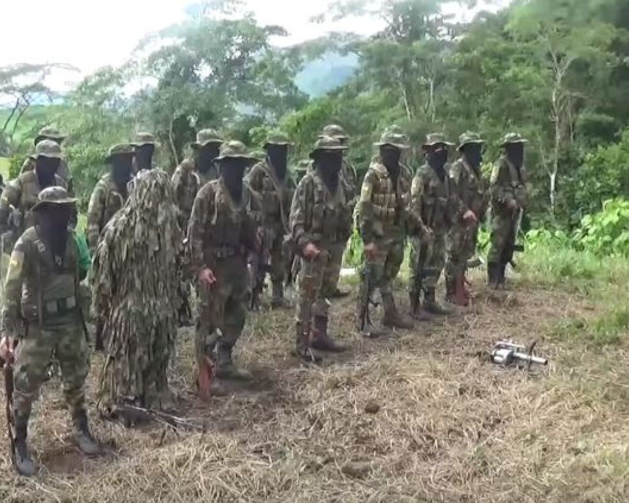 Éxodo Masivo En El Sur De Bolívar Por La Guerra Entre El Eln Y El Clan