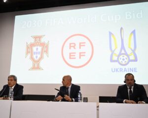 Fernando Gomes, Luis Rubiales y Andriy Pavelko, directivos de Portugal, España y Ucrania
