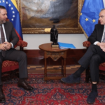 Ministro de Exteriores de Venezuela, Yván Gil, con el subsecretario de Exteriores de la Unión Europea, Enrique Mora