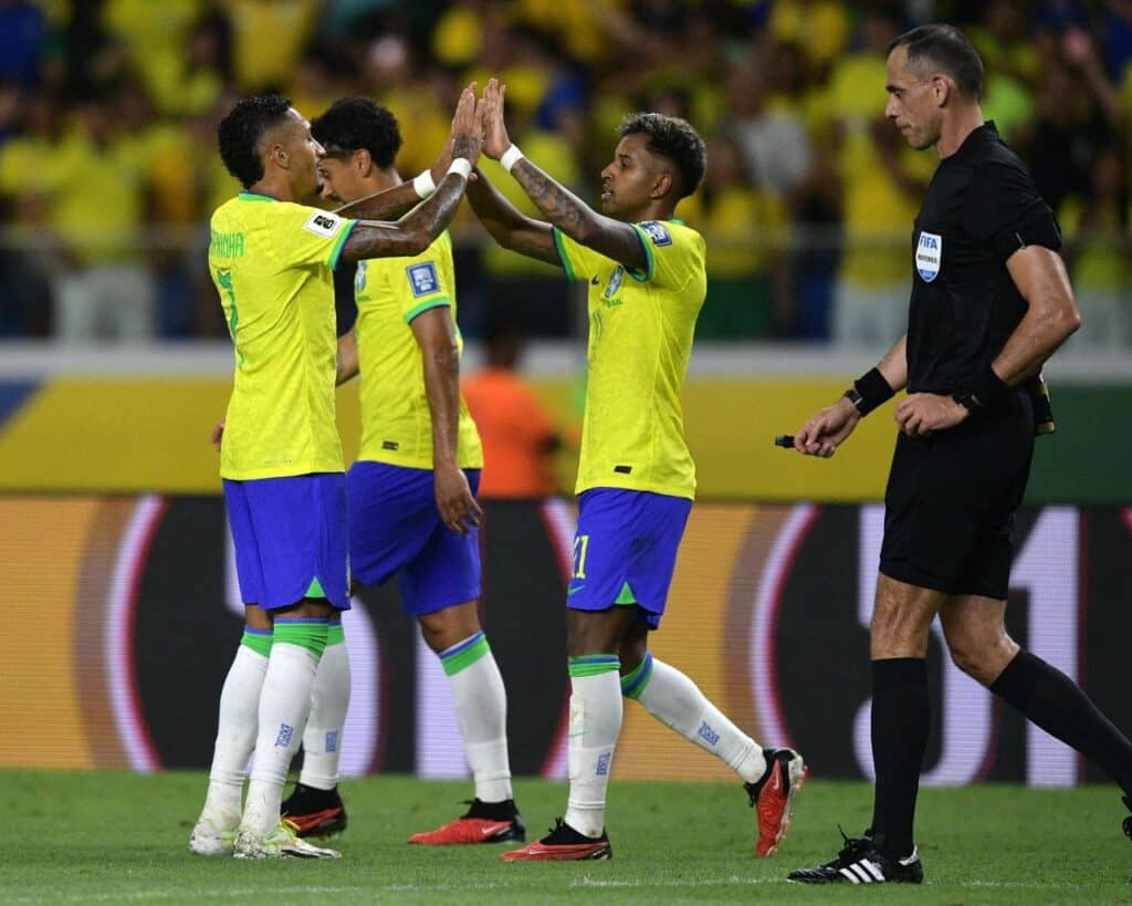 Raphinha y Rodrygo con Brasil