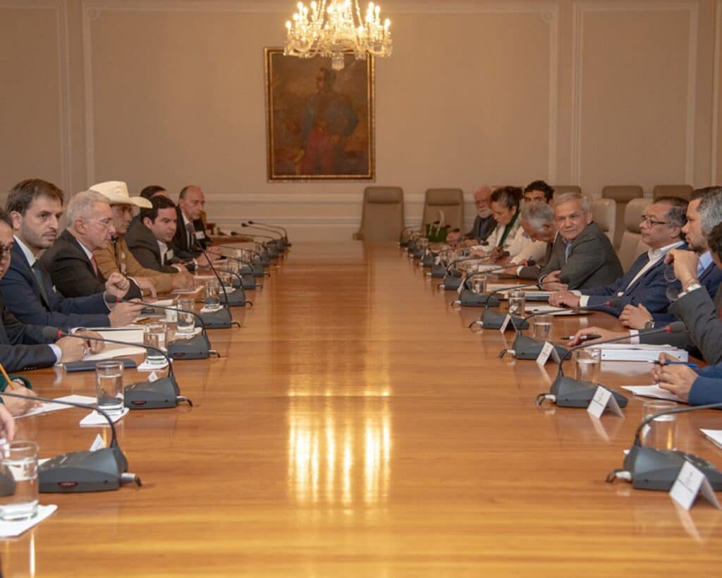 Reunión de Gustavo Petro y Álvaro Uribe