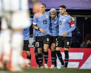 Darwin Núñez, Ronald Araújo y Federico Valverde, futbolistas